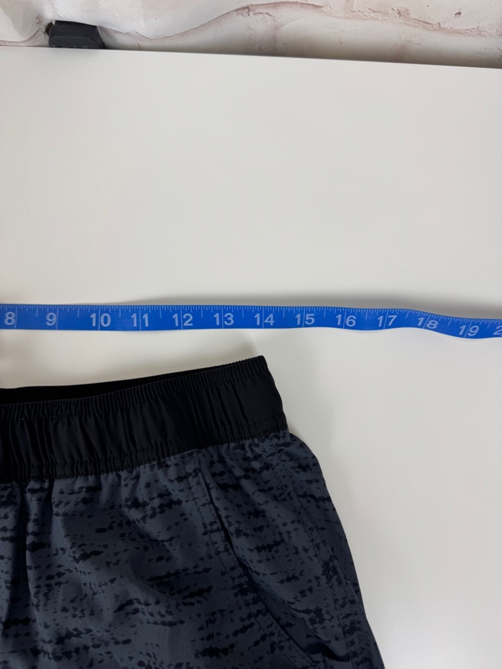 Vuori Kore Hybrid Shorts Size Medium - Picture 7 of 8